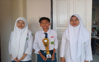 Membanggakan! Siswa MTsN 3 Lombok Barat Raih Juara 1 Lomba Cerdas Cermat dalam Rangka Maulid Nabi Muhammad SAW 1448 H
